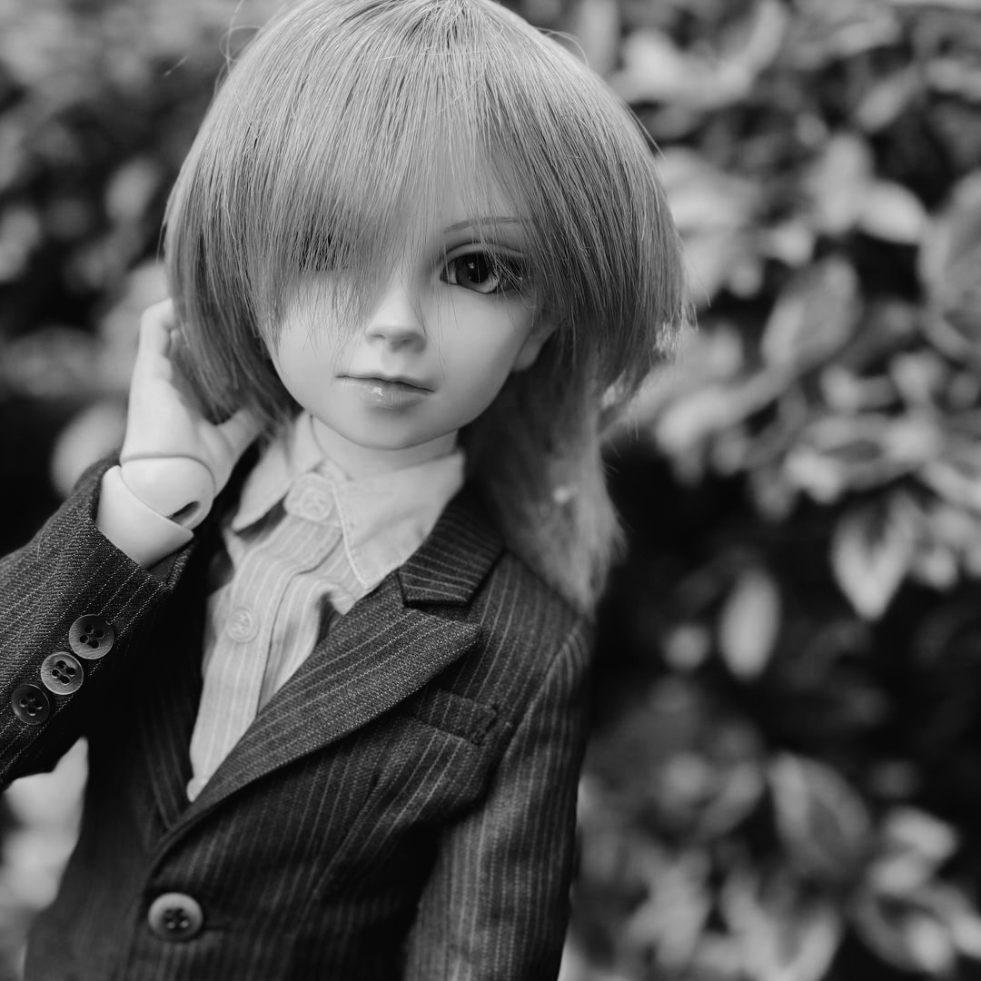 2002 Volks SD13 boy with silver hair, FCS sculpt unknown, wearing a blue pinstripe suit (inactive)