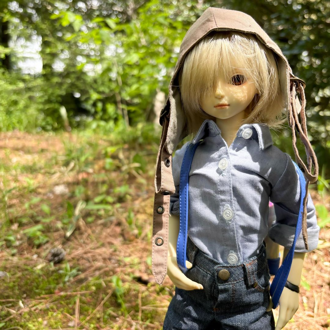 45cm BJD boy with light skin, brown eyes, and blond hair, wearing a blue button-down shirt and jeans, plus a tan aviator hat